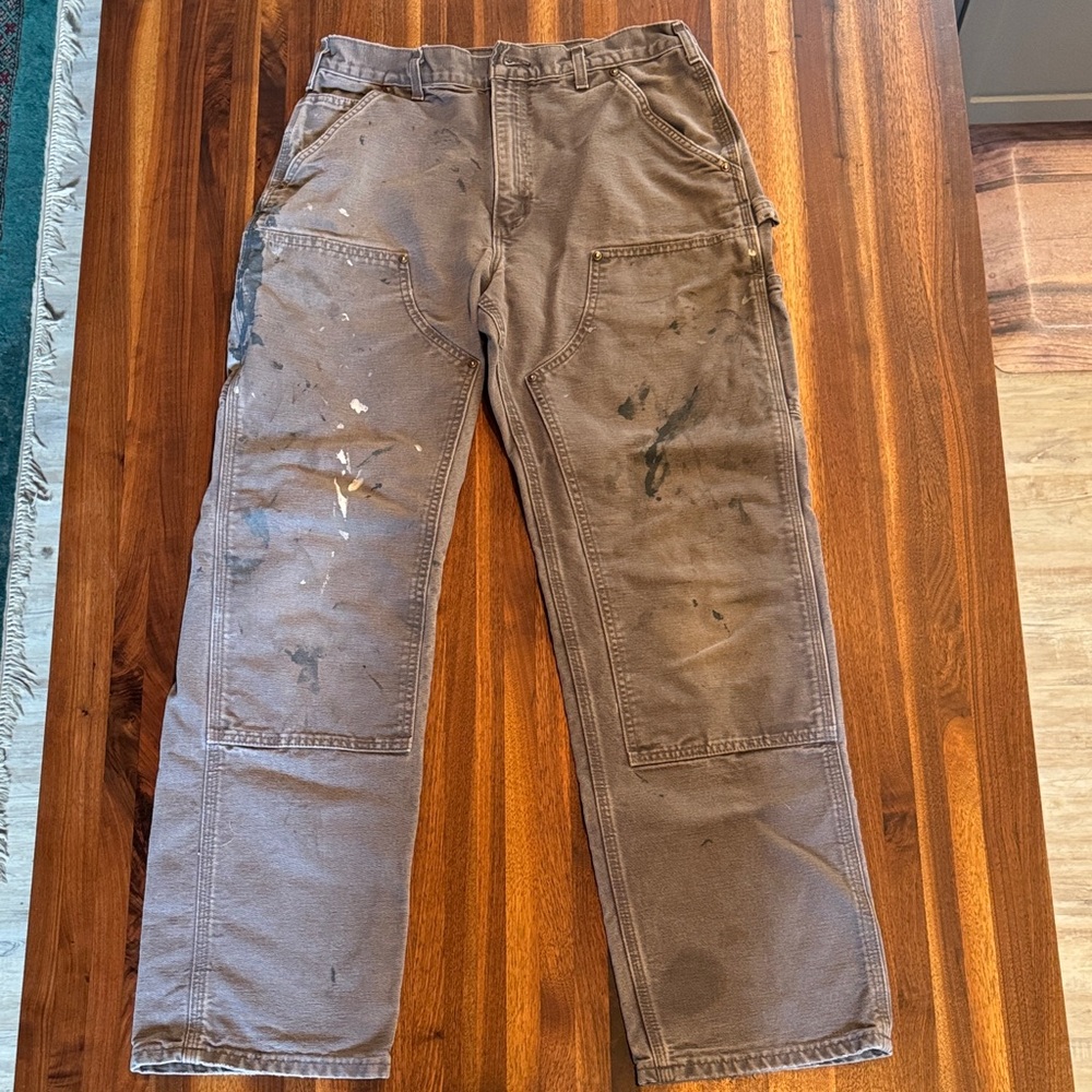Carhartt Men's Gray b136 double front work pants
33x34 fit like a standard 32x32